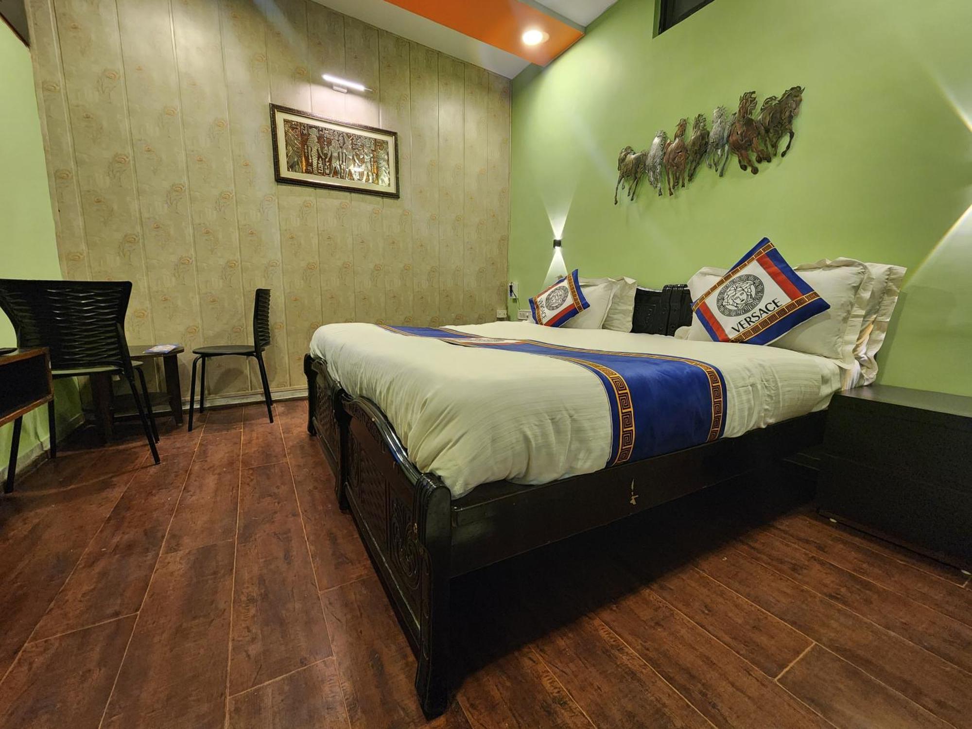 Shaleen Elegance Homestay Nakki Lake 400 Meters Mount Abu Bagian luar foto