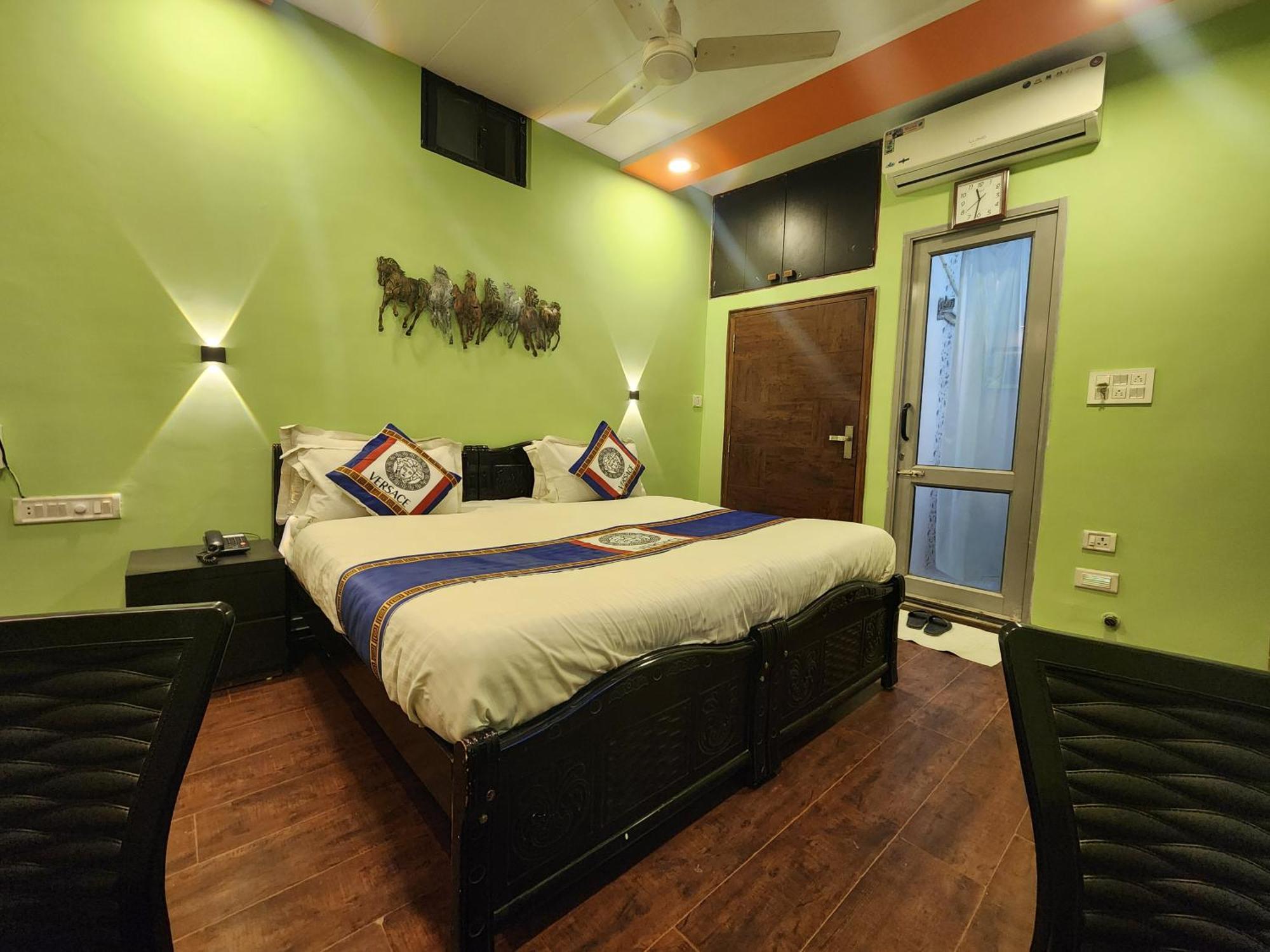 Shaleen Elegance Homestay Nakki Lake 400 Meters Mount Abu Bagian luar foto
